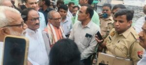 पुलिस के लगातार असहयोग के बाद आज लगभग 1:30 बजे माफियाओं से कब्जा मुक्त हुआ विद्या मंदिर गर्ल्स हाई स्कूल, नरही